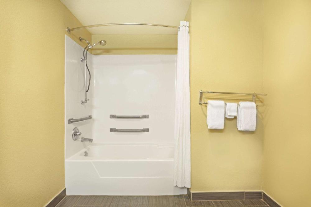 Queen Room - Disability Access - Non-Smoking interior